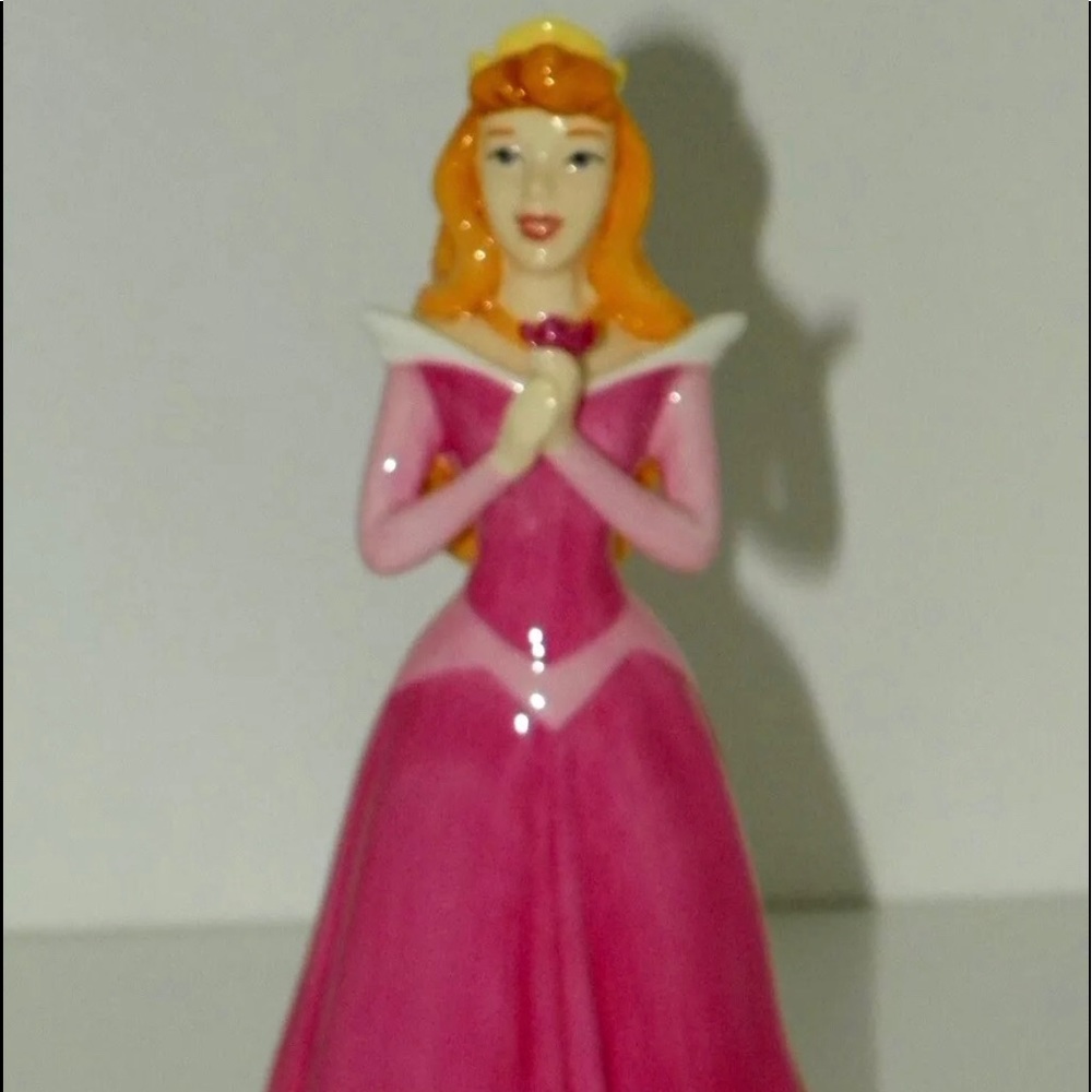 Walt Disney Showcase Collection Princess SLEEPING